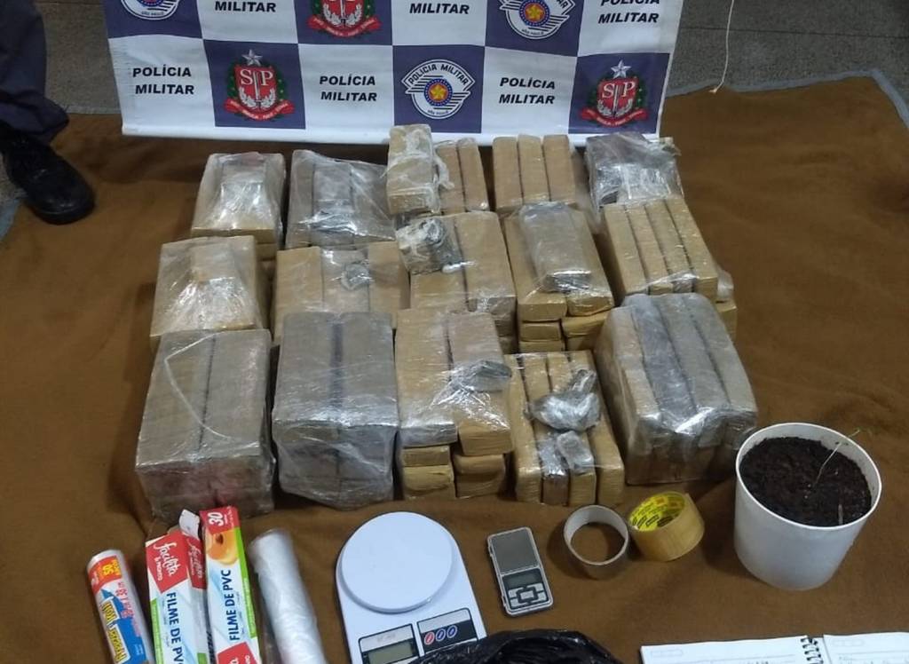 Mãe e filho são presos com 72 kg de maconha em Santa Bárbara d’Oeste