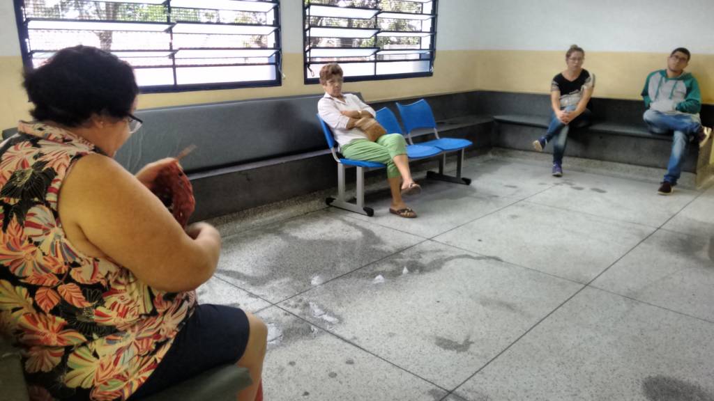 Goteira atinge rede e afeta atendimento no CS Taquaral