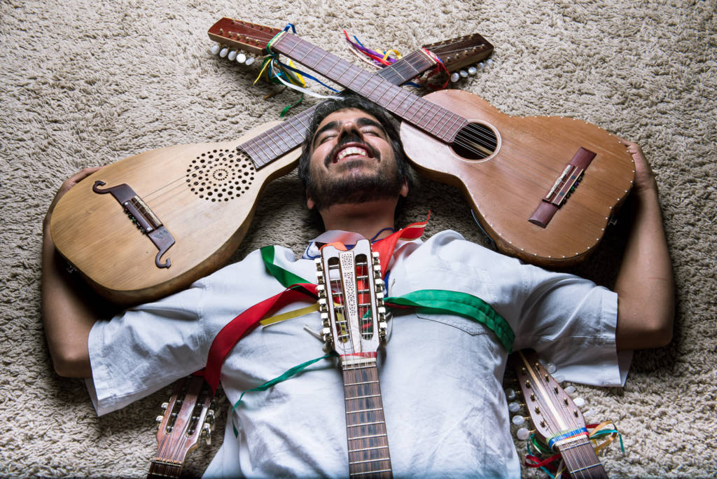 Violeiro João Arruda  lança  neste sábado em Campinas  CD gravado na França