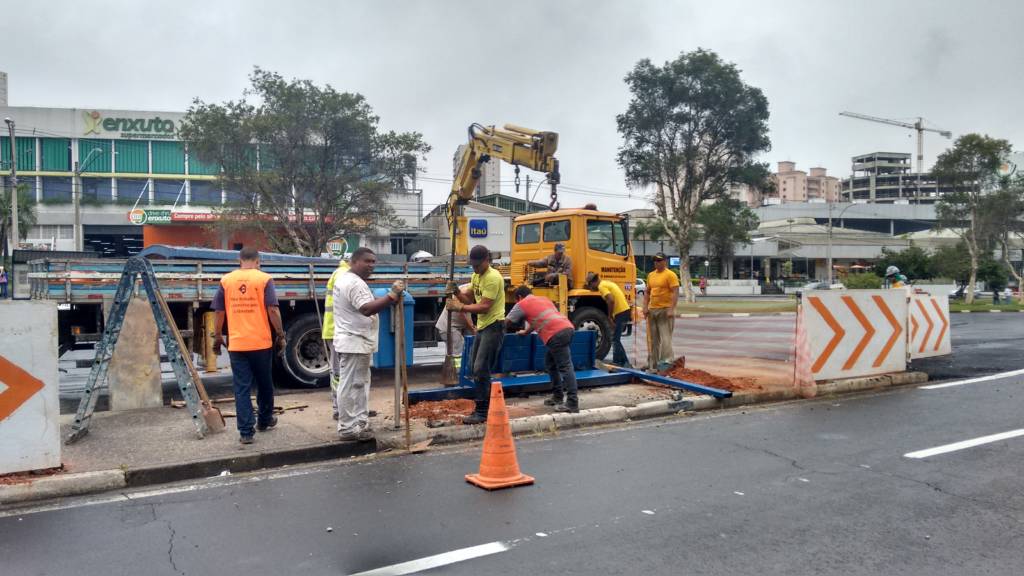 Subadutora rompe e nove bairros ficam sem água na região do BRT Campo Grande