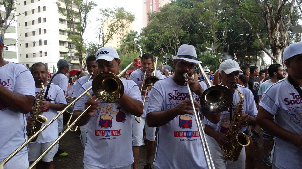 Bloco Tomá na Banda tem horário estendido até às 22 horas neste sábado de carnaval