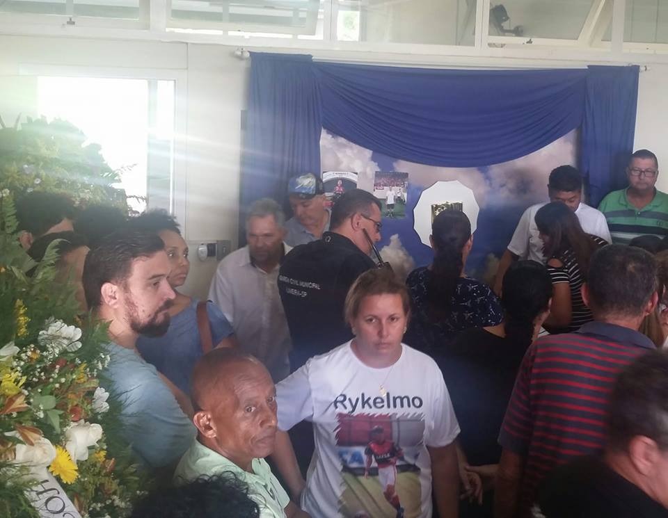 Família se despede de Rykelmo, vítima do incêndio no CT do Flamengo