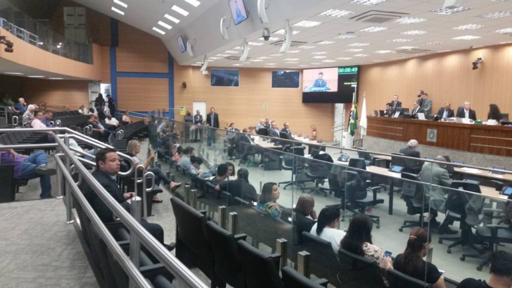 Vereadores terminam leitura do processo de cassação de Jonas