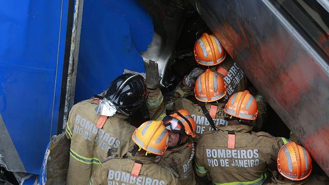 Maquinista está preso nas ferragens há mais de 6 horas