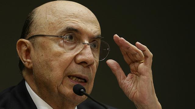 Governo não deve insistir em pontos sensíveis da Reforma da Previdência, avalia Meirelles