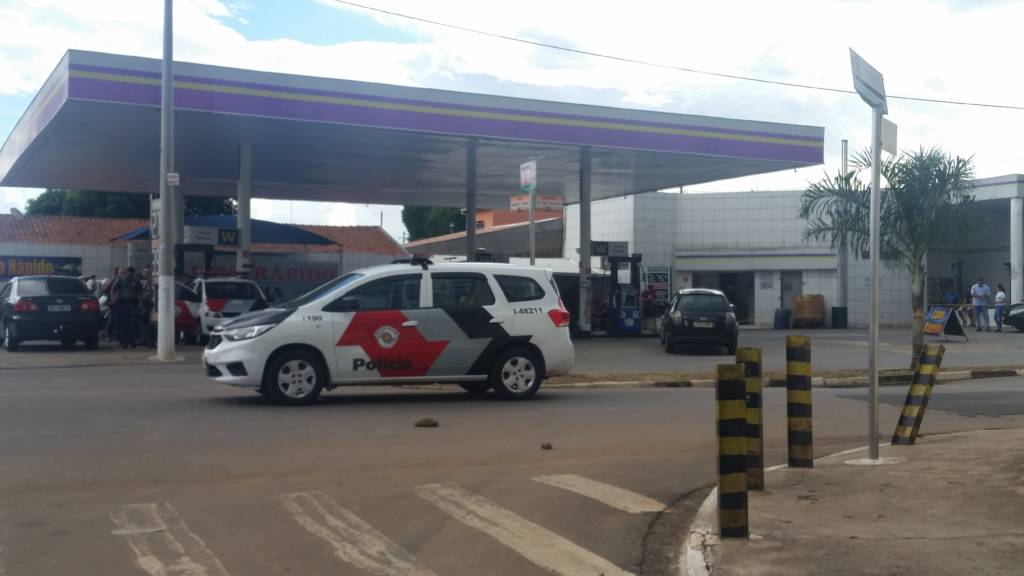 Casal é morto a tiros em posto de combustíveis de Sumaré