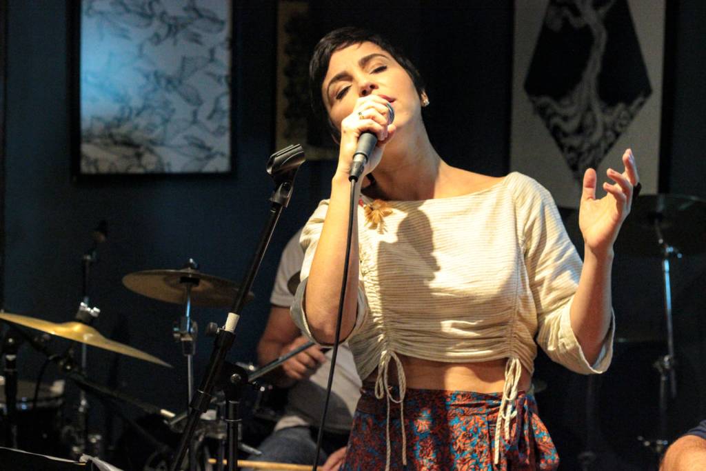 Espaço Rabeca Cultural recebe neste  sábado  Maíra Rodrigues e Pedro Gava