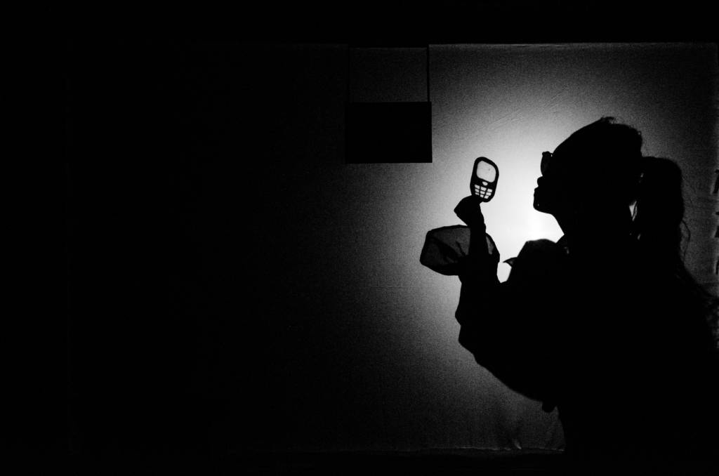 Cia Histriônica une atores, música e teatro de sombra no espetáculo AsSombrasSão