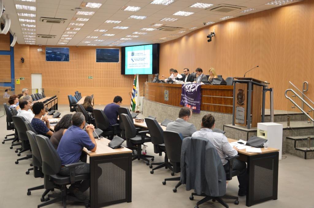 Comissão se reúne para avaliar metas do Plano de Educação