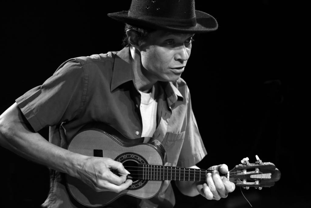 Multiartista Edu de Maria  apresenta espetáculo solo sobre o samba