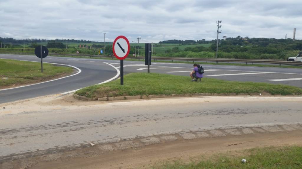 Ponto de ônibus coloca em risco a segurança da população no Jardim Myriam