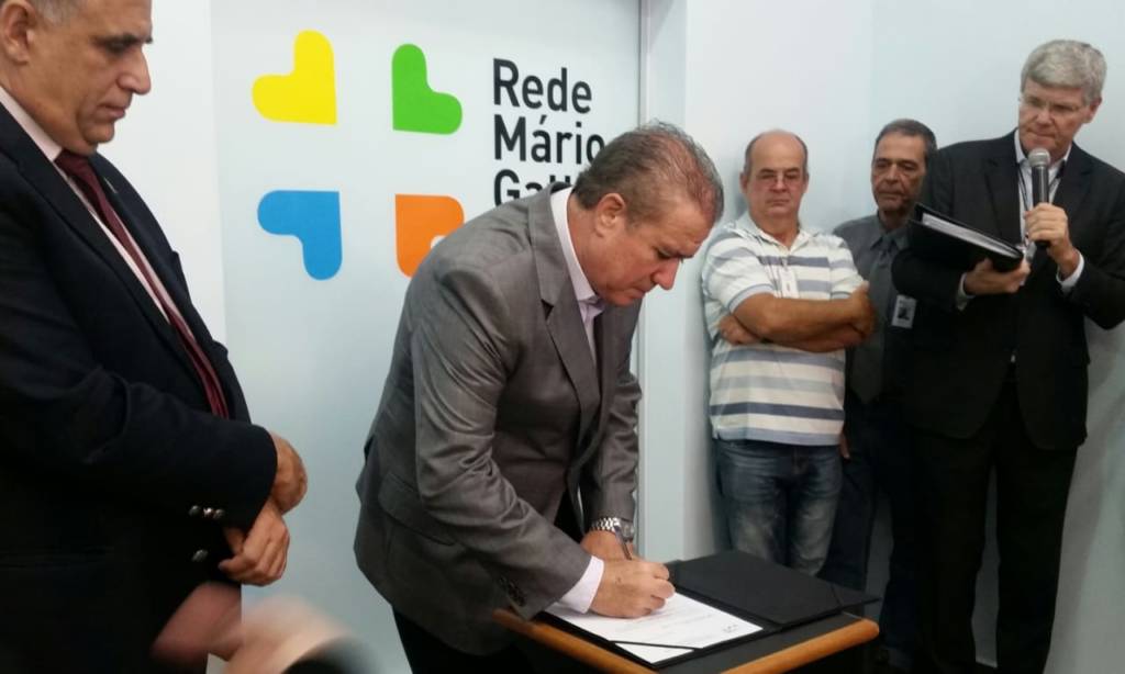 Jonas Donizette assina ordem de serviço para ampliação da oncologia do Hospital Mário Gatti