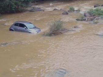 Mulher perde o controle e cai com carro no rio Jaguari em Pedreira
