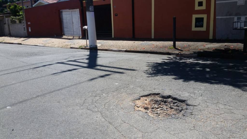 Buracos afetam moradores em bairros de Campinas