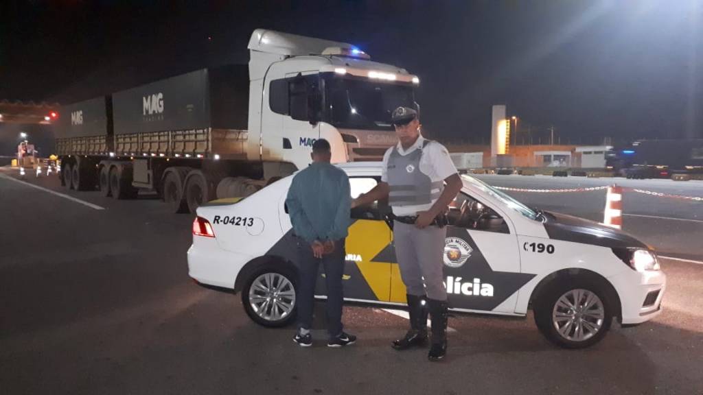 Polícia recupera caminhão roubado, em Jaguariúna