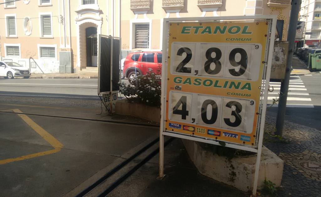 Preços dos combustíveis  continuam em franca expansão