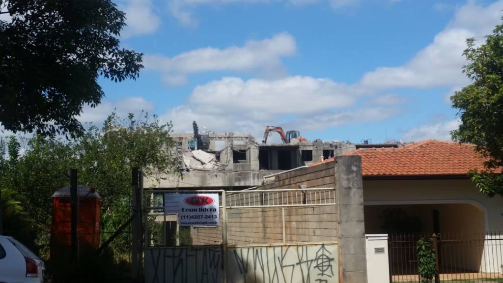 Demolição de prédio abandonado gera alívio no Taquaral