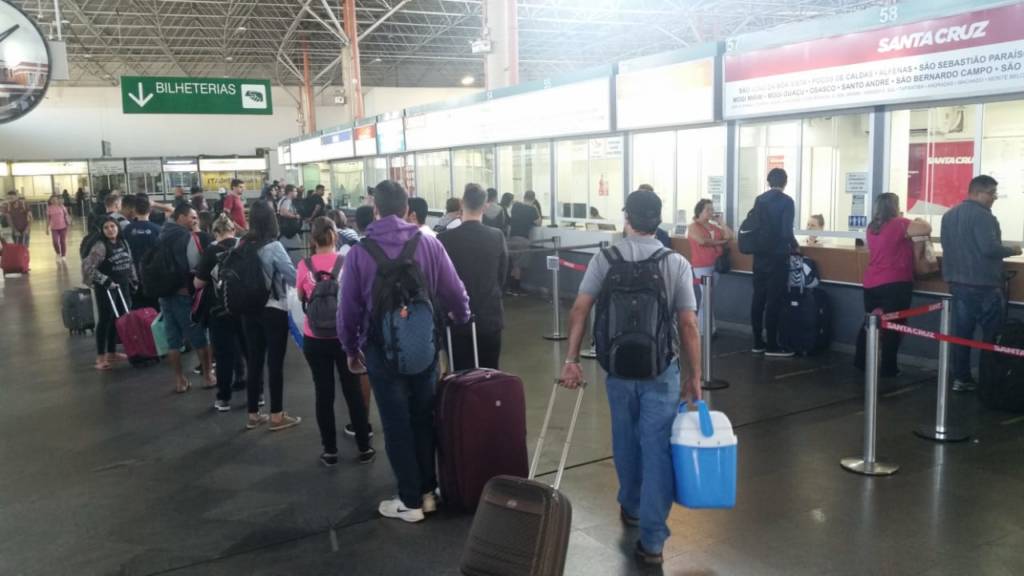 Movimentação é intensa em Viracopos e Rodoviária de Campinas por causa do feriado