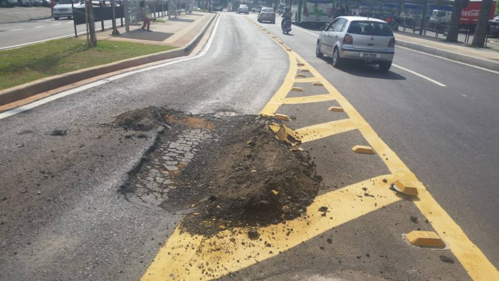 Poucas semanas após entrega de obra, corredor de ônibus de Campinas apresenta falhas
