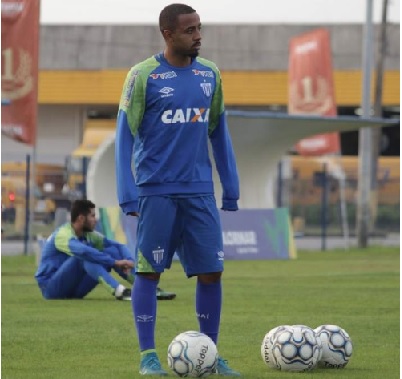 Guarani demonstra interesse no meia Carlos Alberto