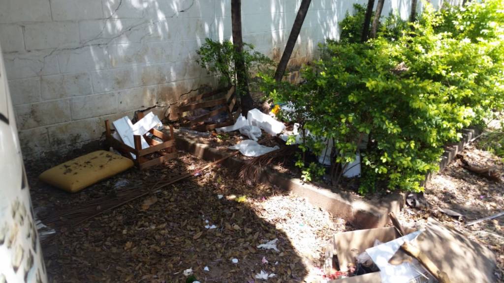 Moradores reclamam de lixo em áreas do Jardim das Paineiras
