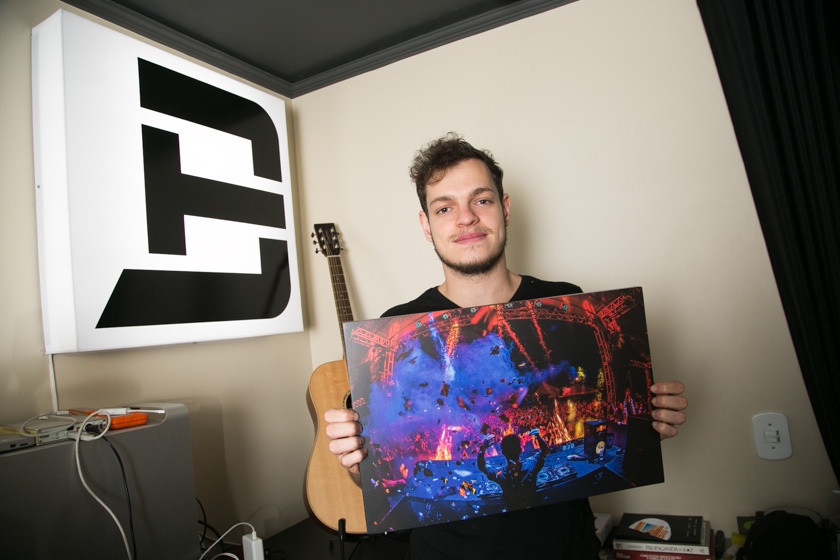 Irmão gêmeo de Alok, o DJ Bhaskar tocou pela 1ª vez num grande festival, o lollapalooza