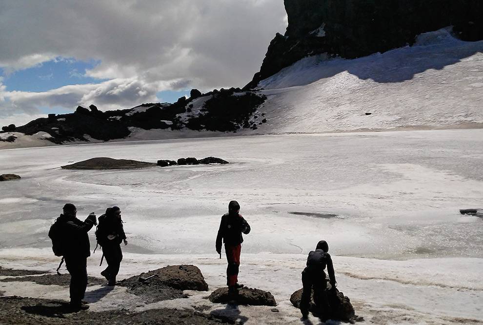 Professor e Mestre em Paleontologia, Alessandro Batezelli fala sobre sua viagem a Antártida