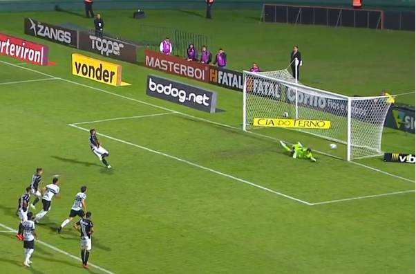Ponte Preta perde para o Coritiba na estreia na Série B