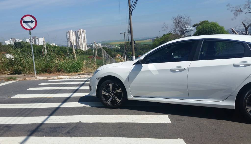 Após mudança em sentido de rua no bairro Santa Cândida, em Campinas, acidentes aumentaram