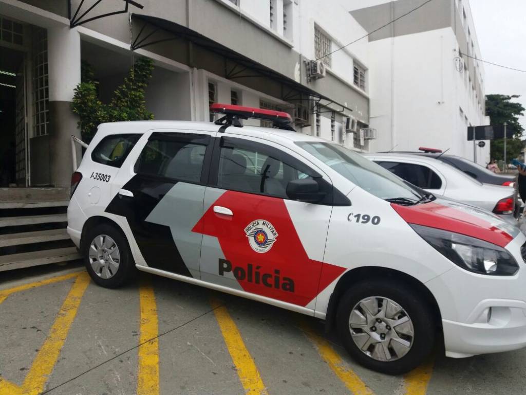 Bandidos “atrapalhados” assaltam mercado de Mogi Guaçu