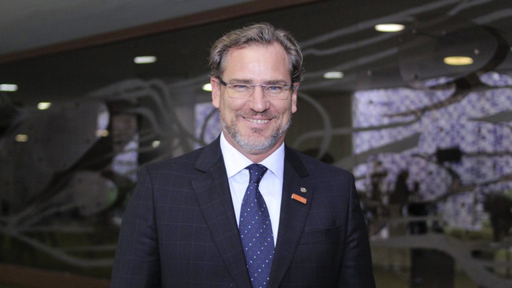 Deputado Federal, Alexis Fonteyne (NOVO) é apontado como o favorito para ser o relator da Reforma Tributária na Comissão Especial que analisará o mérito da proposta