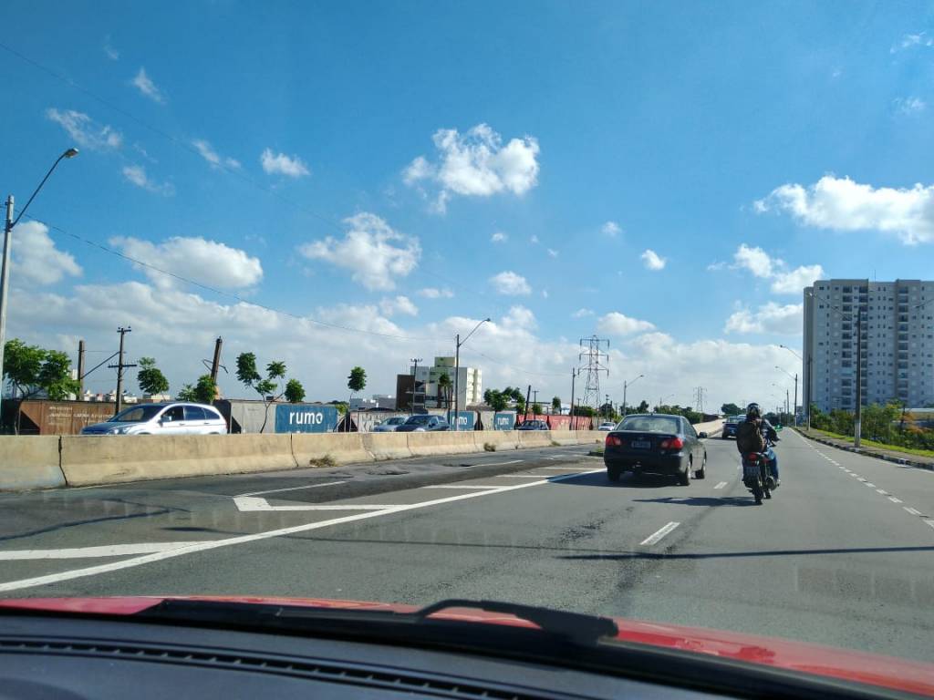 Acidente fecha Avenida Lix da Cunha por 1h