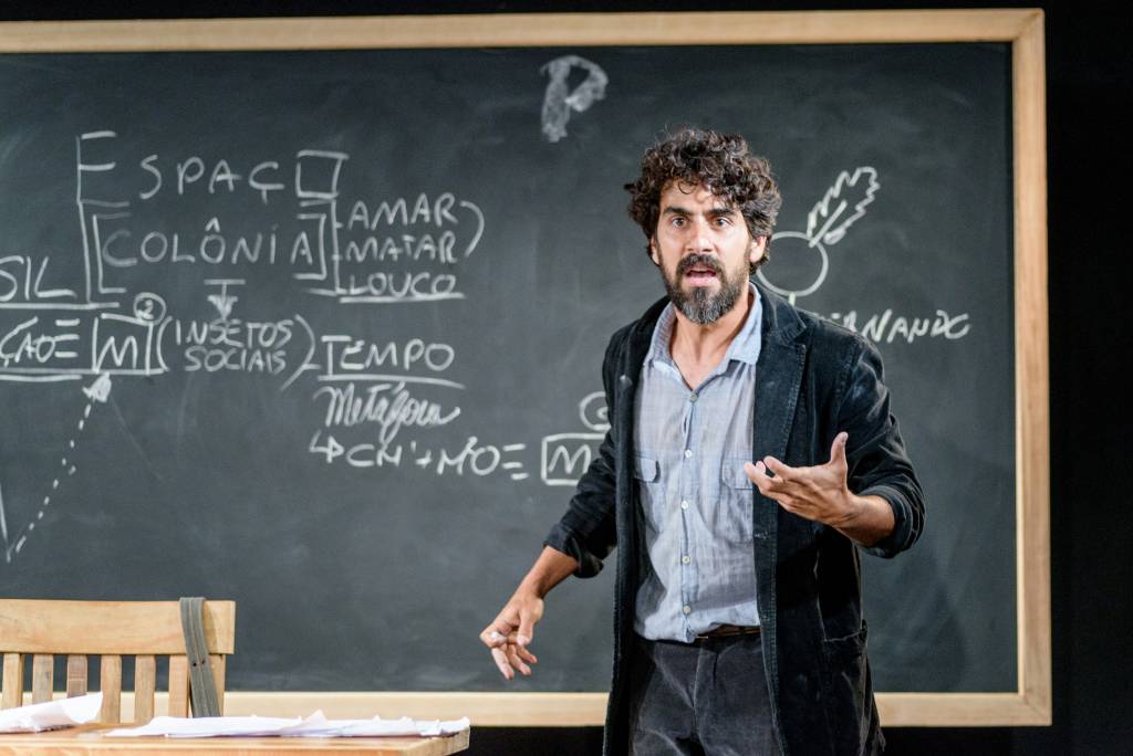 Espetáculo teatral propõe reflexão sobre explorações humanas e violações de direitos básicos