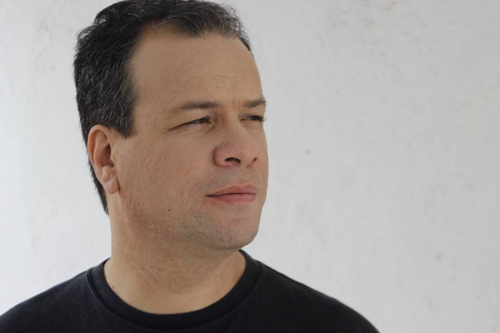 Violeiro caipira Fábio Vieira faz show no Rabeca Cultural