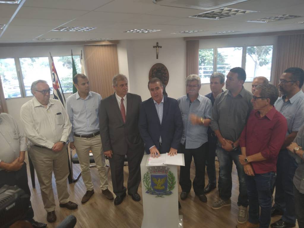 Jonas entrega PL e aposta em Mais Médicos Campineiro