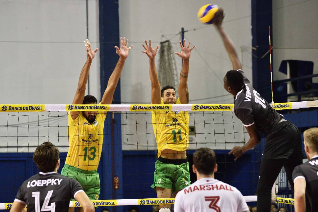Em amistoso, vôlei masculino do Brasil vence o Canadá