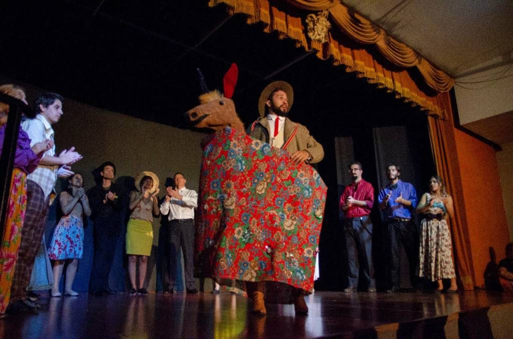 Espetáculo apresenta de forma satírica e burlesca, os costumes populares do inicio do  século passado