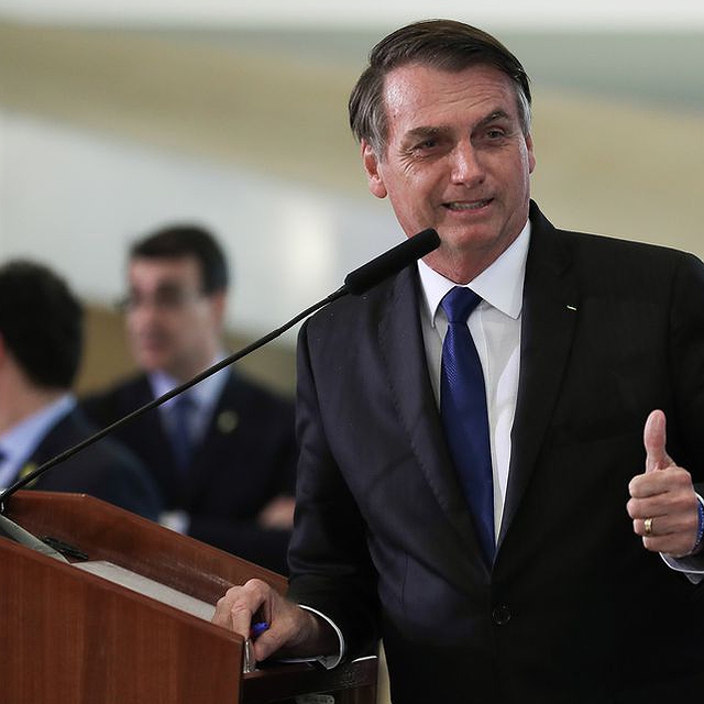 Decisão de Bolsonaro permite festas privadas