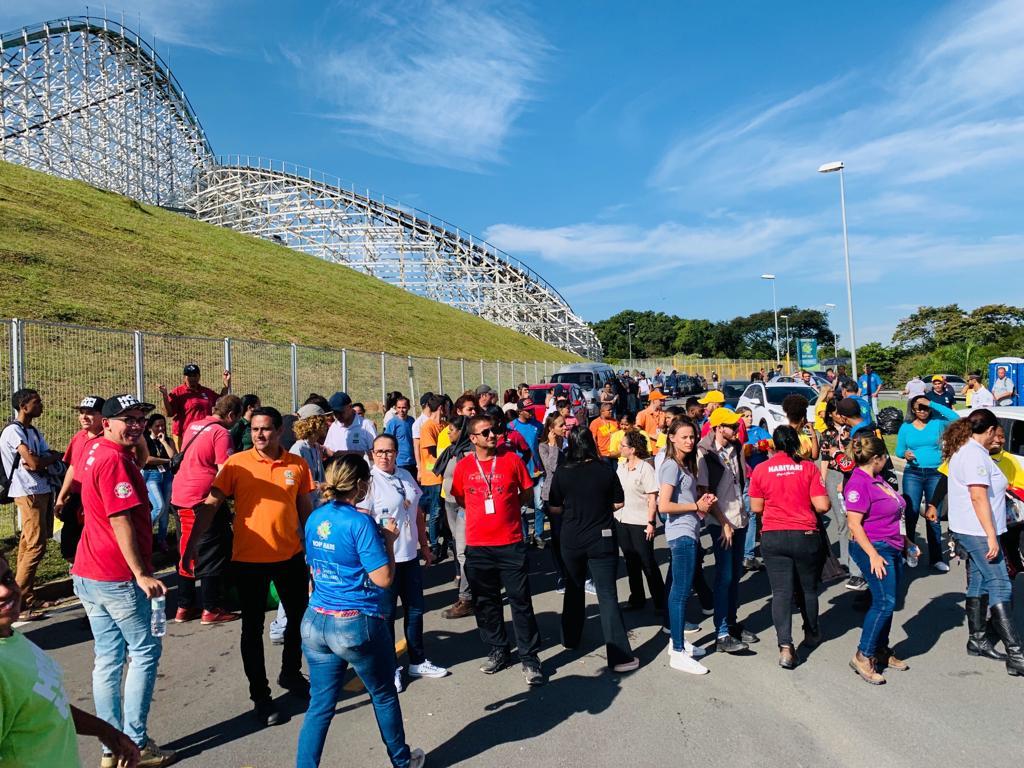 Justiça determina mudança na direção do Hopi Hari e funcionários protestam contra decisão