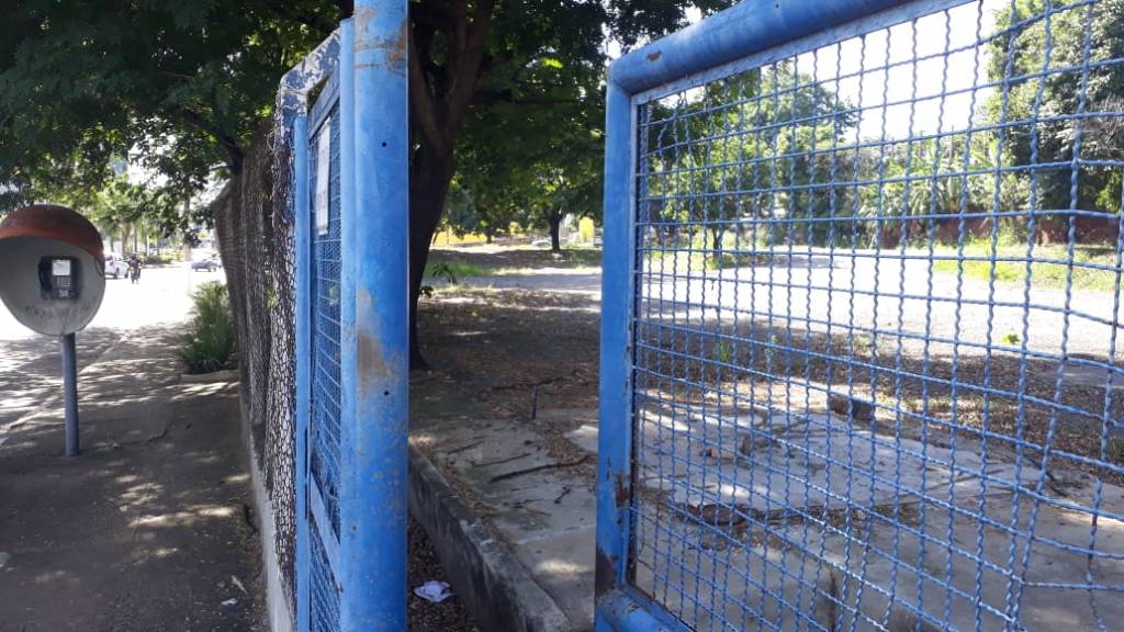 Moradores cobram solução para terreno de antiga AR na Norte-Sul
