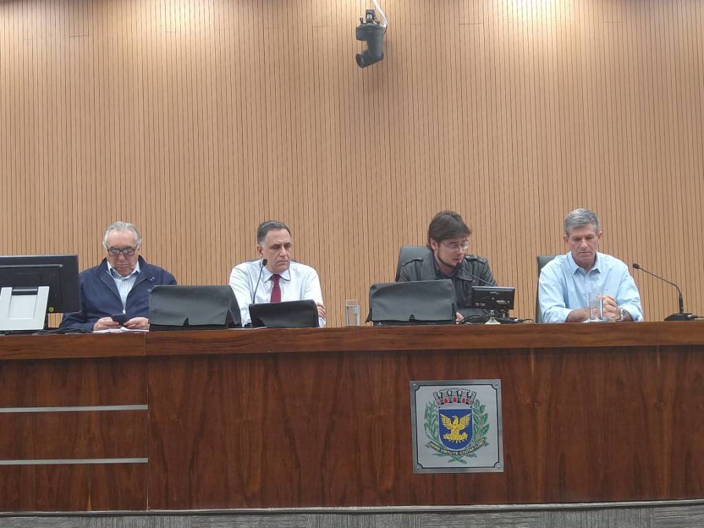 Representantes da Prefeitura prestam esclarecimentos à Comissão de Saúde da Câmara