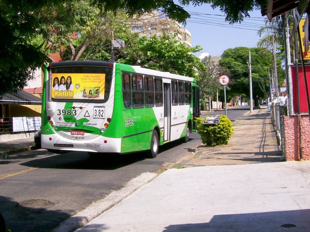 Dupla é flagrada “surfando” em ônibus após jogo do XV de Piracicaba