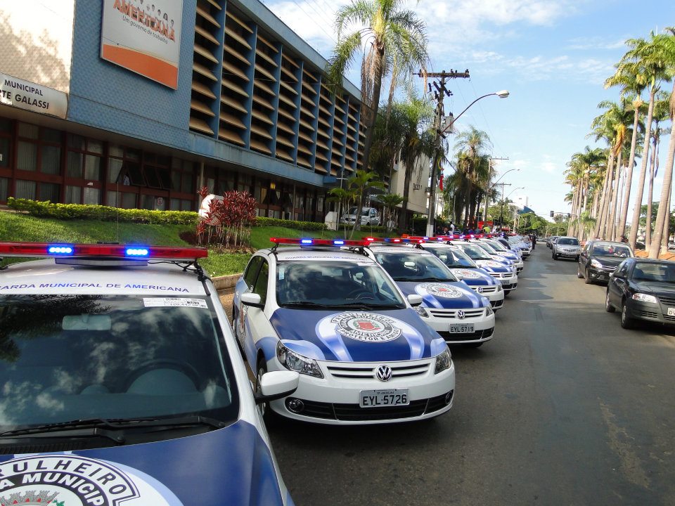 Vítima de assalto, idosa reage e toma a faca de criminoso