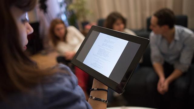 Hábito de ler em dispositivos digitais pode mudar a maneira como processamos informações