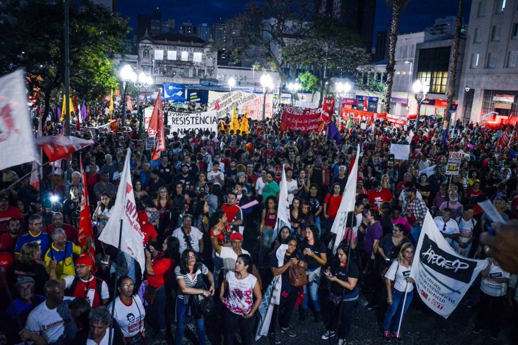 Ato com milhares fecha dia de greve geral em Campinas