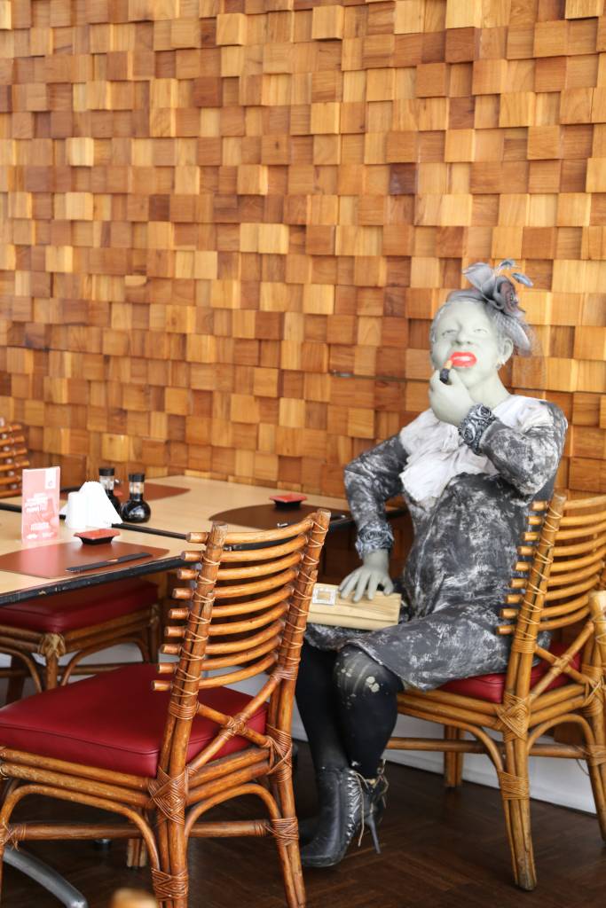 A artista plástica Gigi Manfrinato expõe seus novos bonecos em Campinas