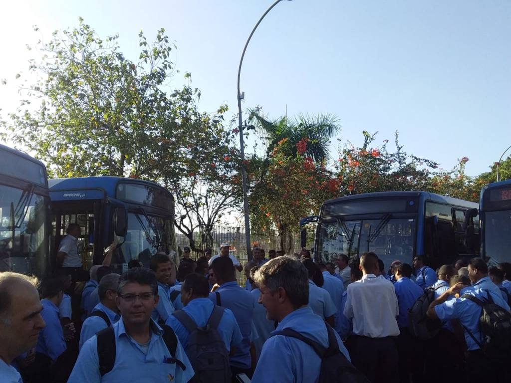Motoristas fecham terminais Ouro Verde e Vila União em Campinas