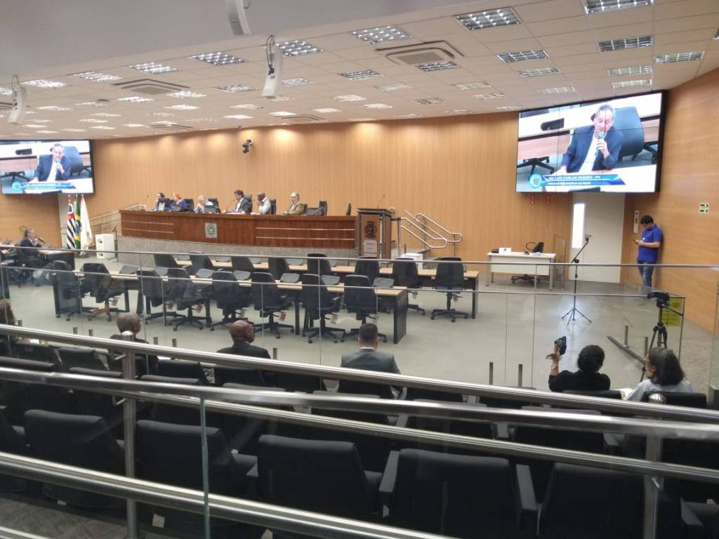 Câmara anuncia medidas e doação de R$ 7 mi à saúde