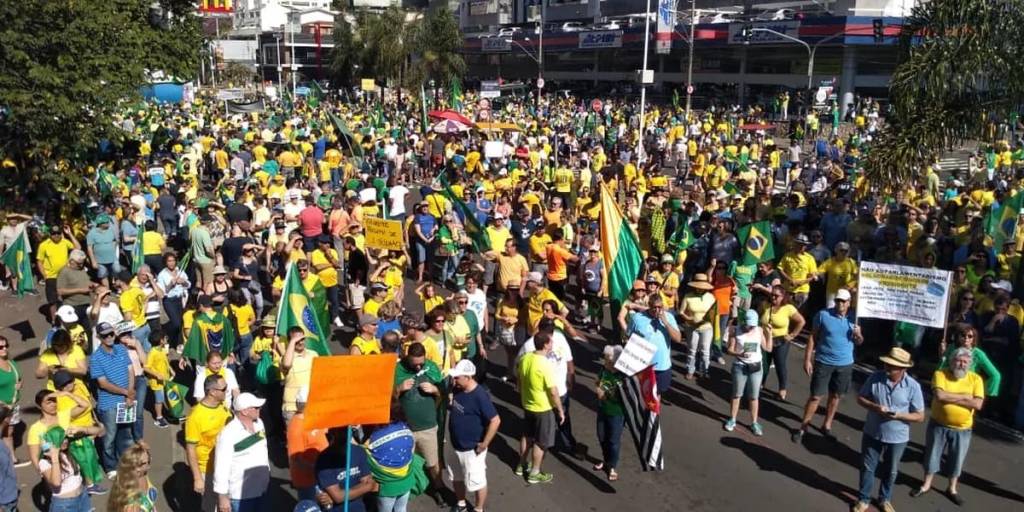 Manifestantes realizam ato em Campinas, em defesa de Sérgio Moro e da Operação Lava Jato