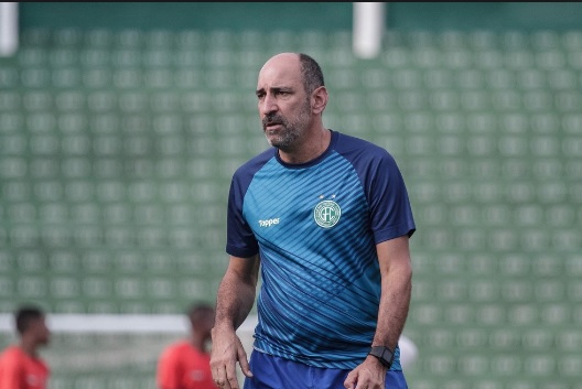 Guarani demite o técnico Vinícius Eutrópio